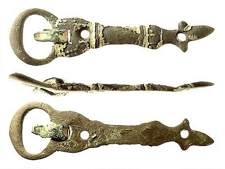 IOW-C85DA2_Medieval_Spur_Buckle_(FindID_439201).jpeg