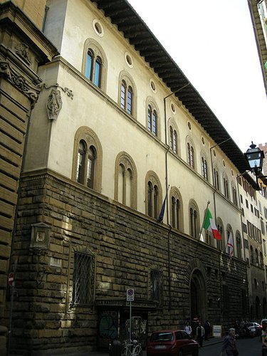 Palazzo_pazzi_della_congiura_02.jpeg